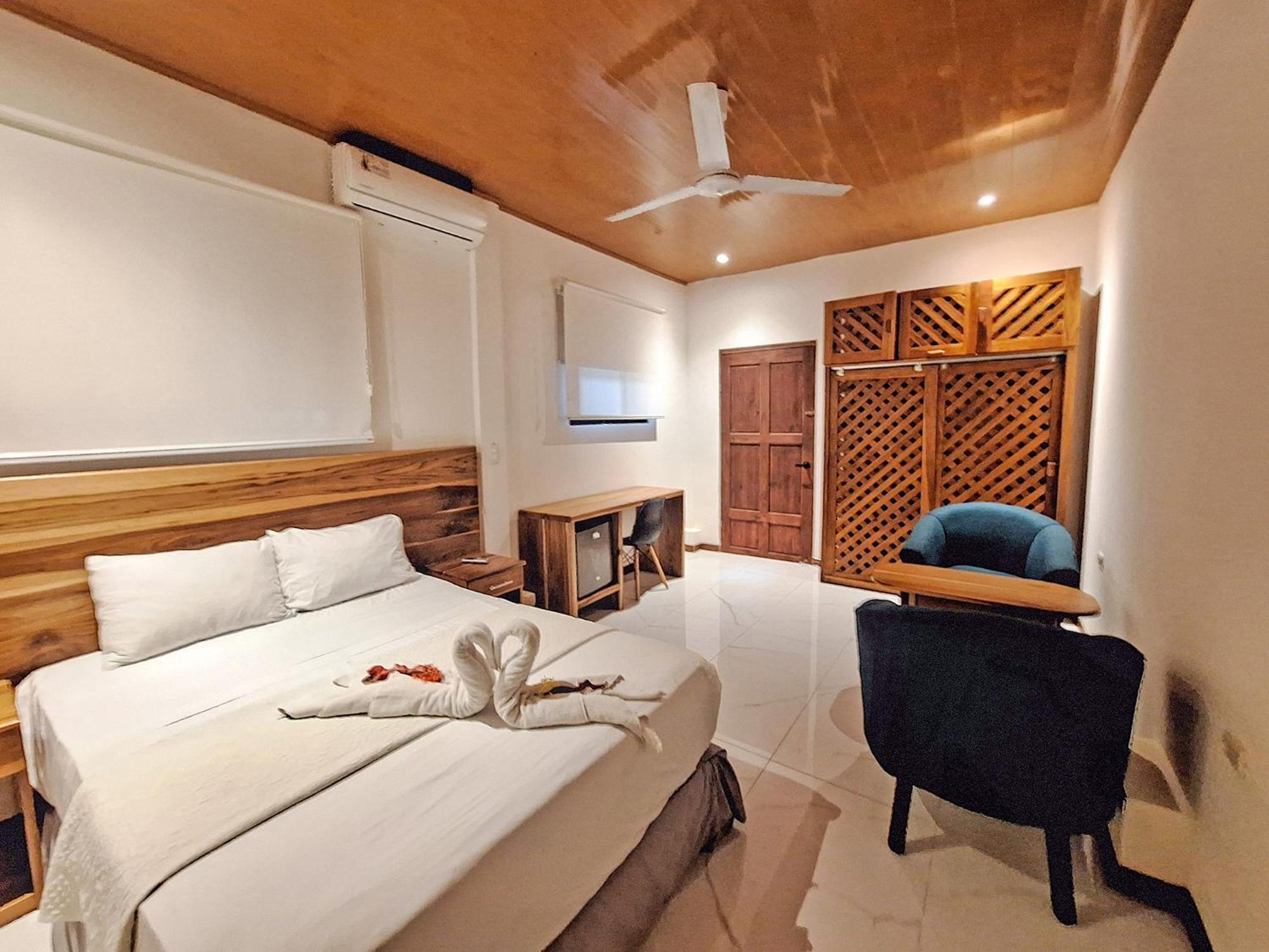 Infiniti Hotel Puerto Viejo de Talamanca Bagian luar foto